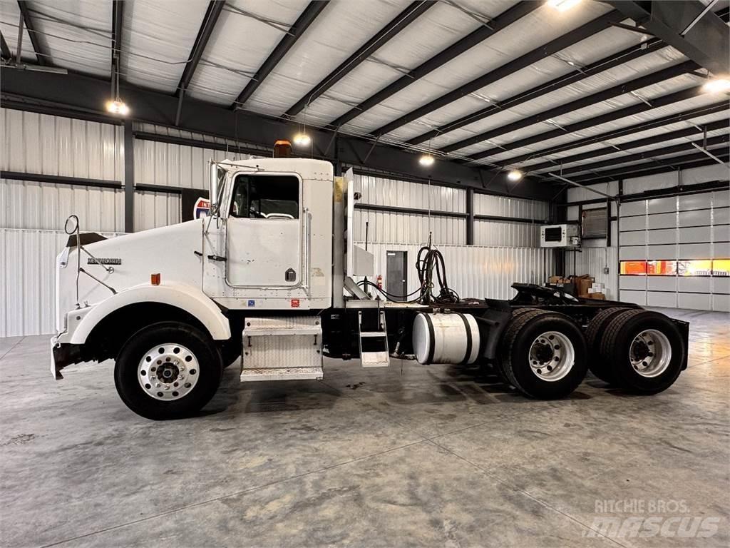 Kenworth T800 牵引车