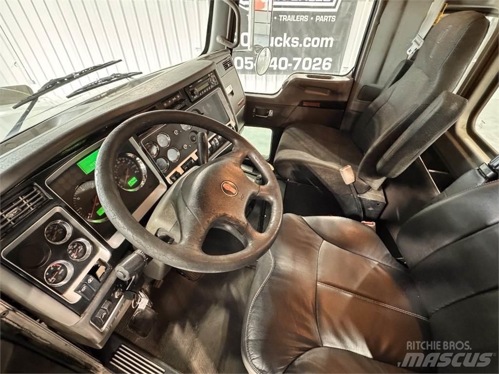 Kenworth T800 牵引车