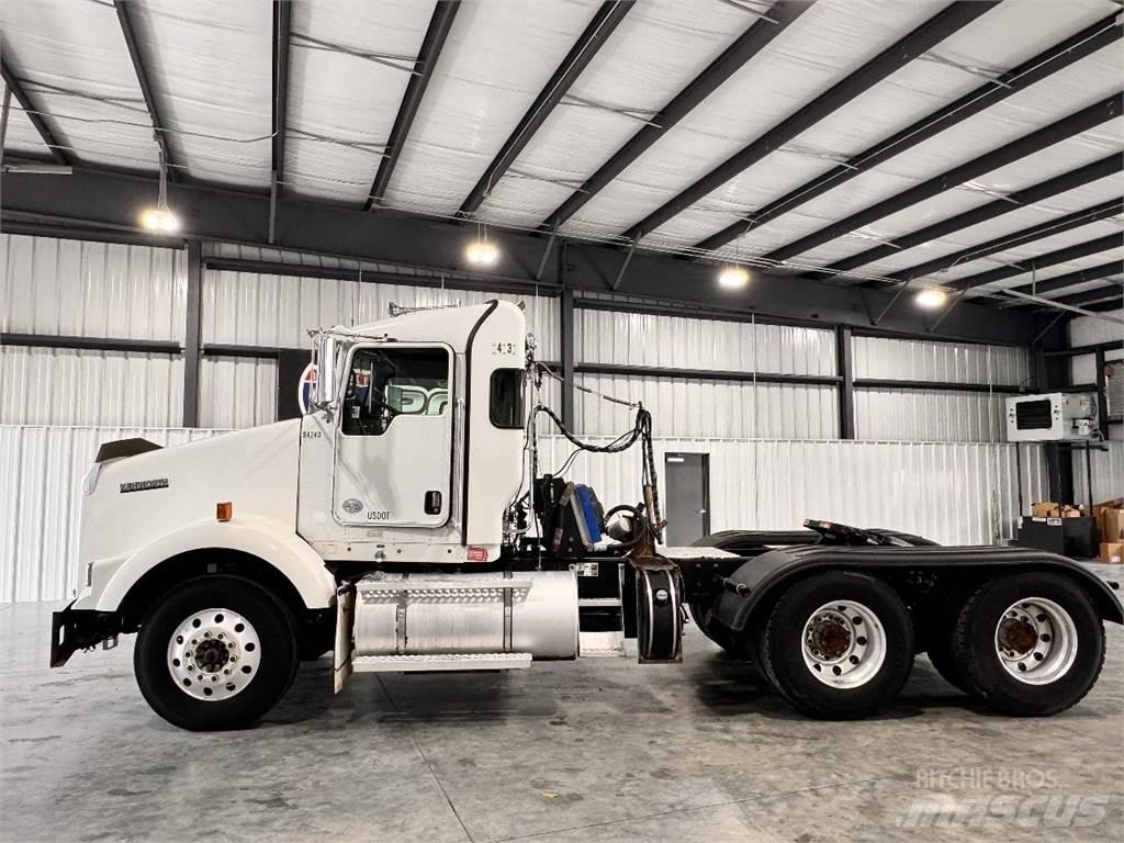 Kenworth T800 牵引车