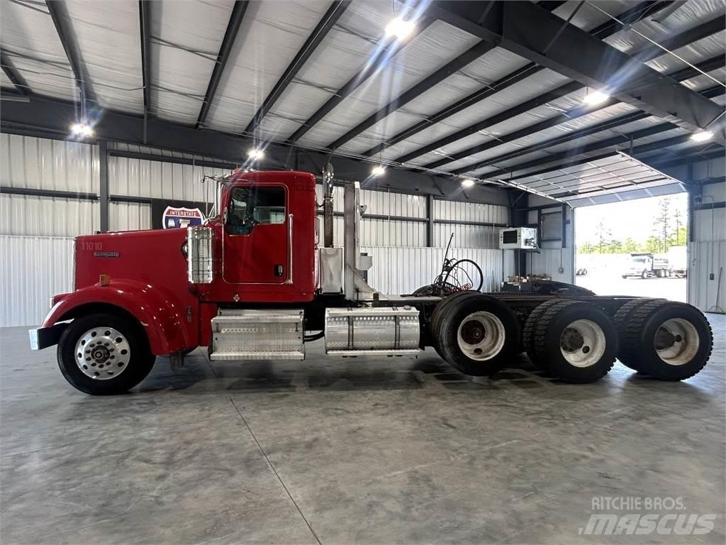 Kenworth W900 牵引车