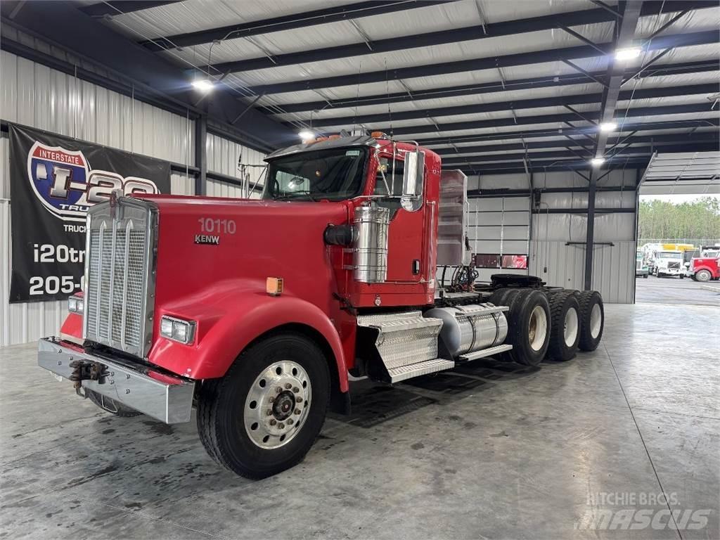 Kenworth W900 牵引车