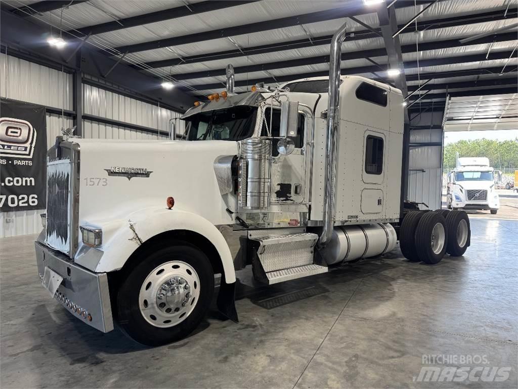 Kenworth W900 牵引车