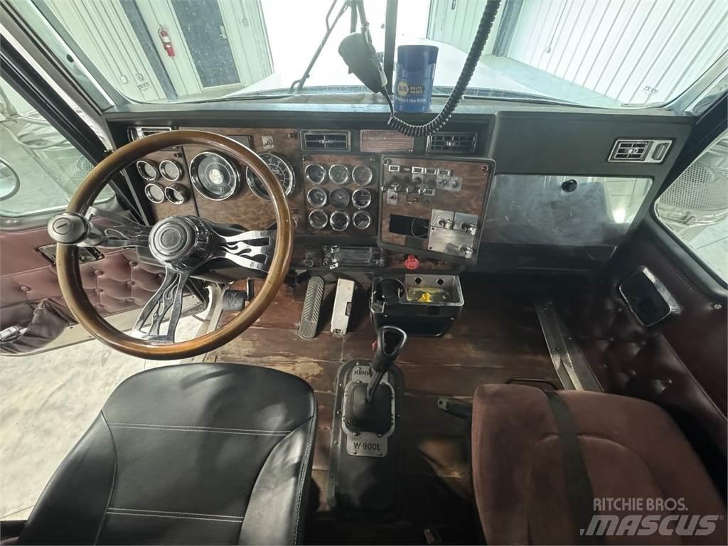 Kenworth W900 牵引车