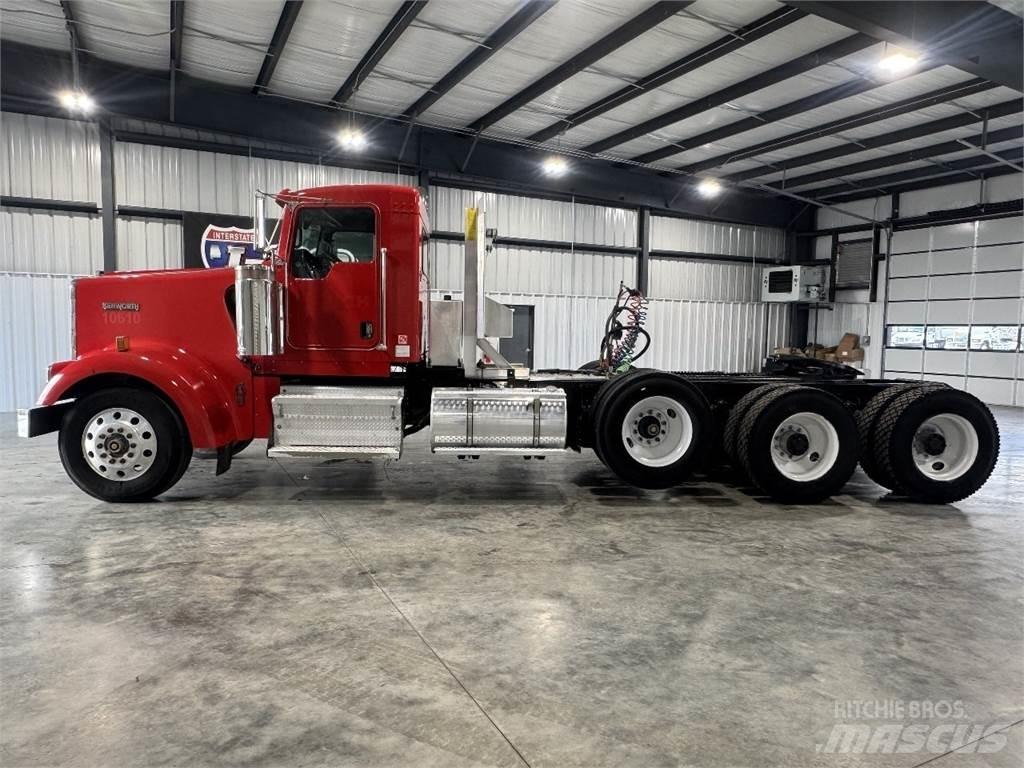 Kenworth W900L 牵引车