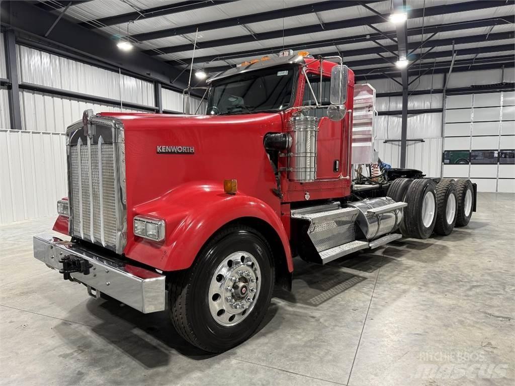 Kenworth W900L 牵引车