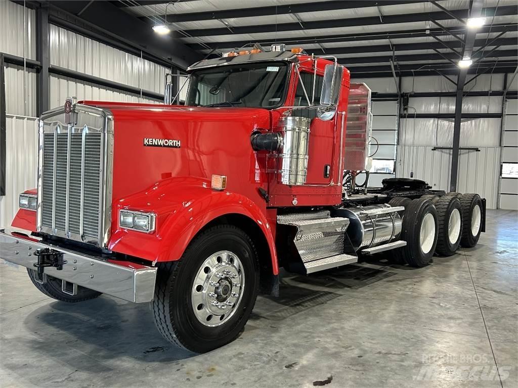 Kenworth W900L 牵引车