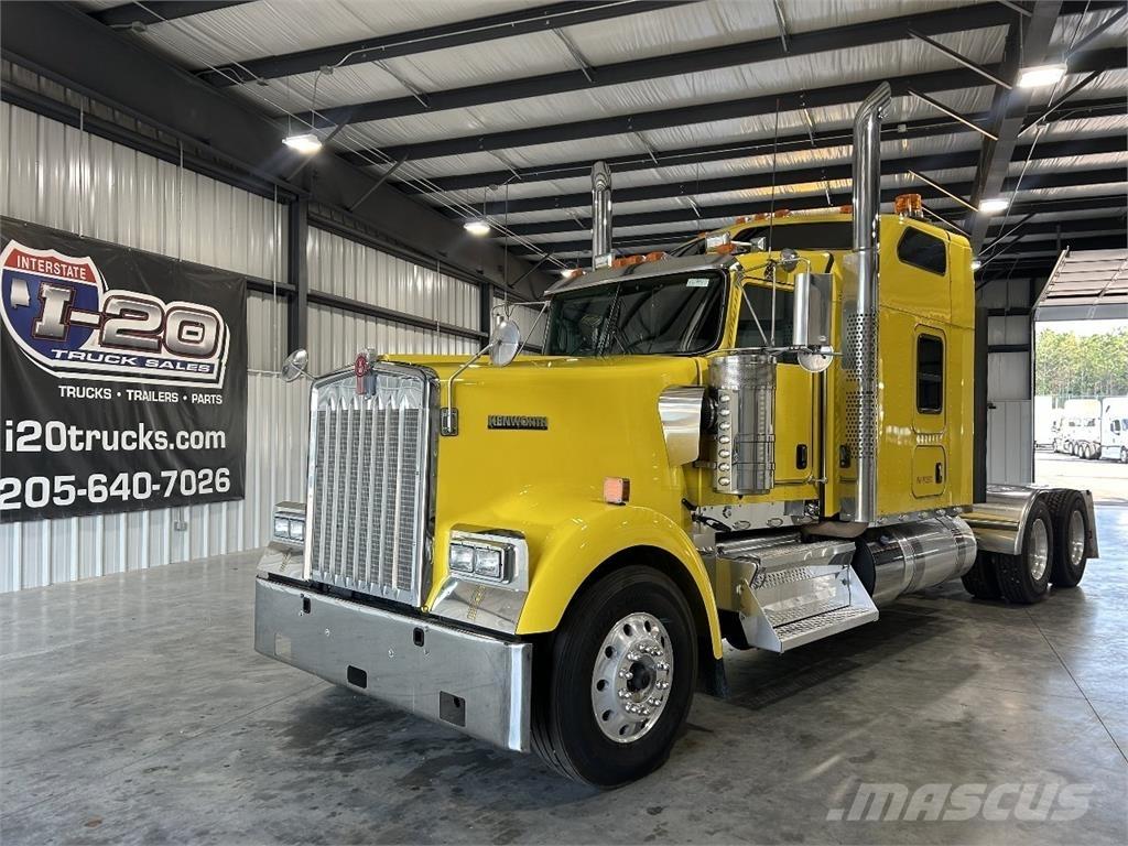 Kenworth W900L 牵引车