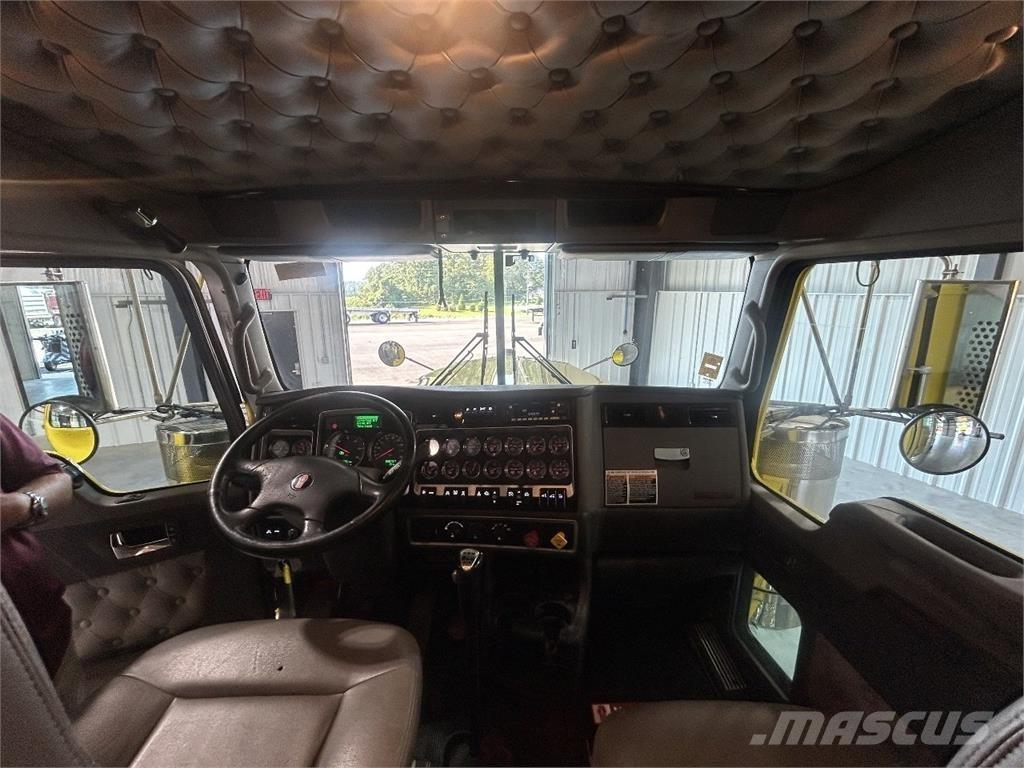 Kenworth W900L 牵引车
