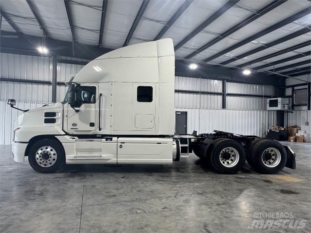 Mack AN64T 牵引车