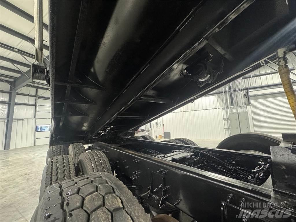 Mack GU713 自卸式货车