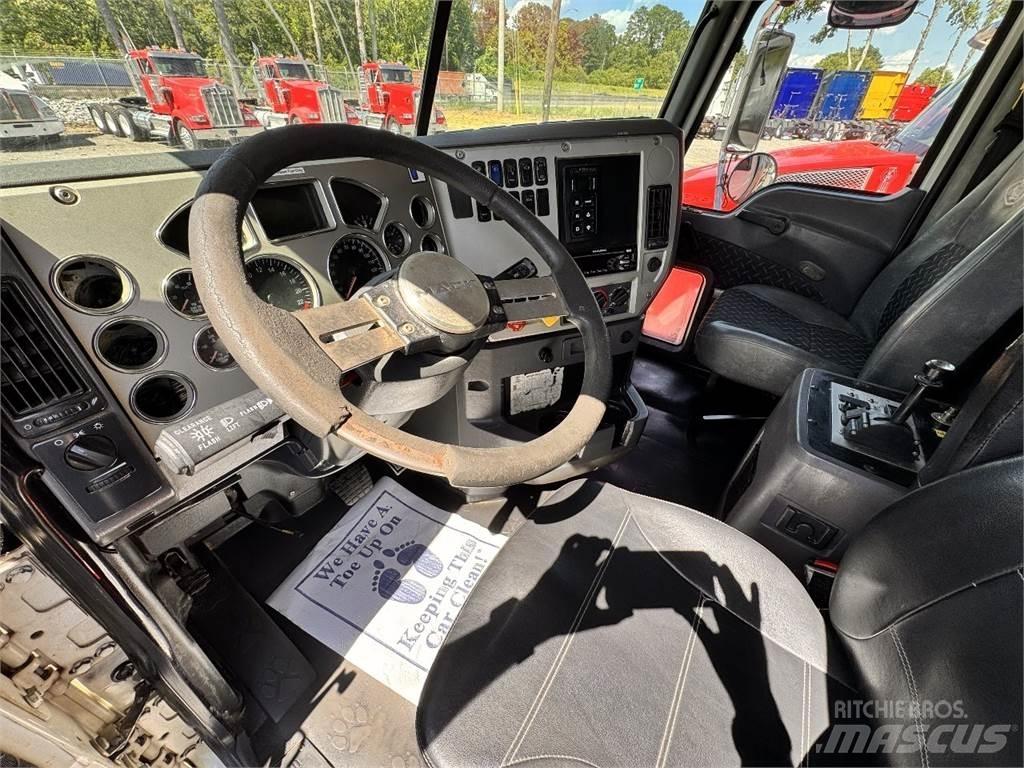 Mack GU713 自卸式货车