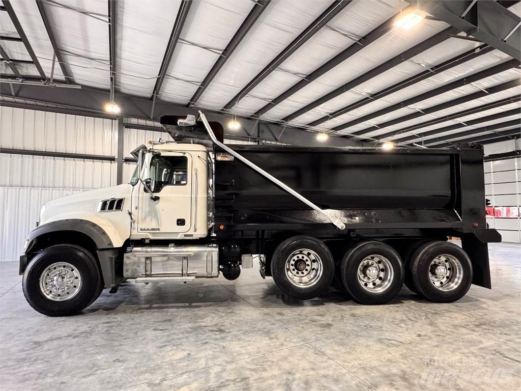 Mack GU713 自卸式货车