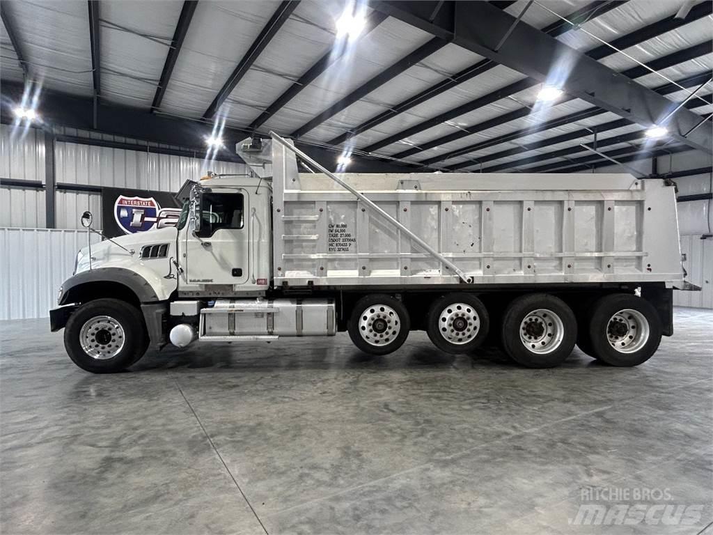 Mack GU713 自卸式货车
