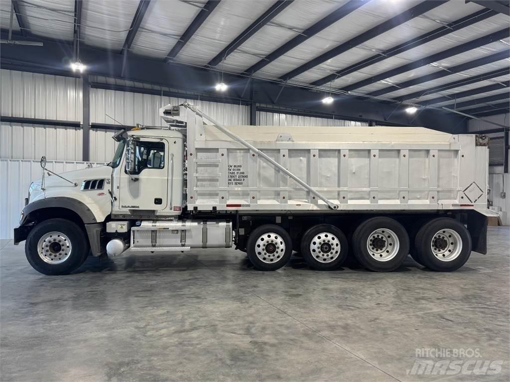 Mack GU713 自卸式货车