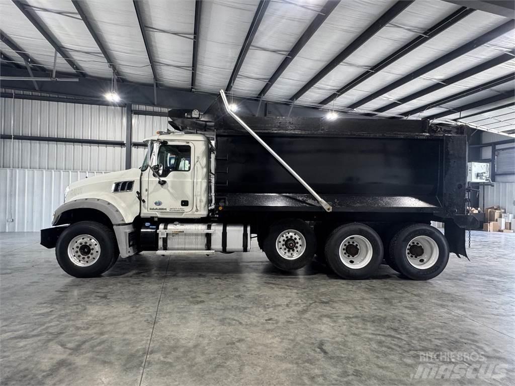 Mack GU713 自卸式货车