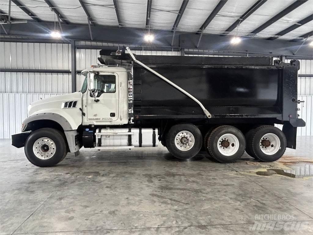 Mack GU713 自卸式货车
