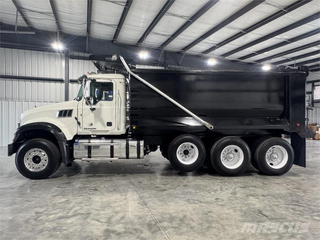 Mack GU713 自卸式货车