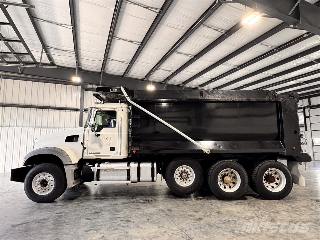 Mack GU713 自卸式货车