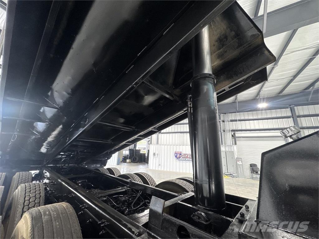 Mack GU713 自卸式货车