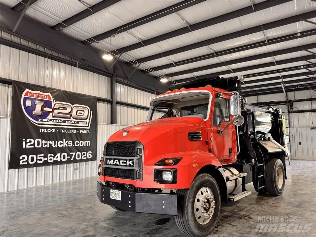 Mack MD6 自卸式货车