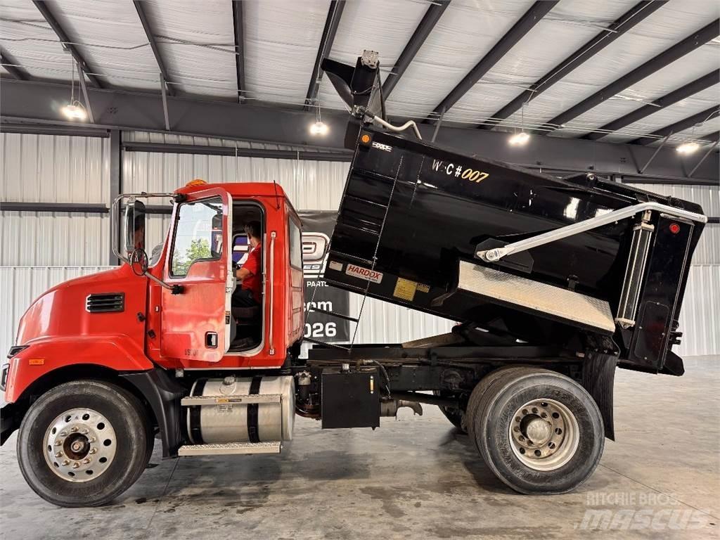 Mack MD6 自卸式货车