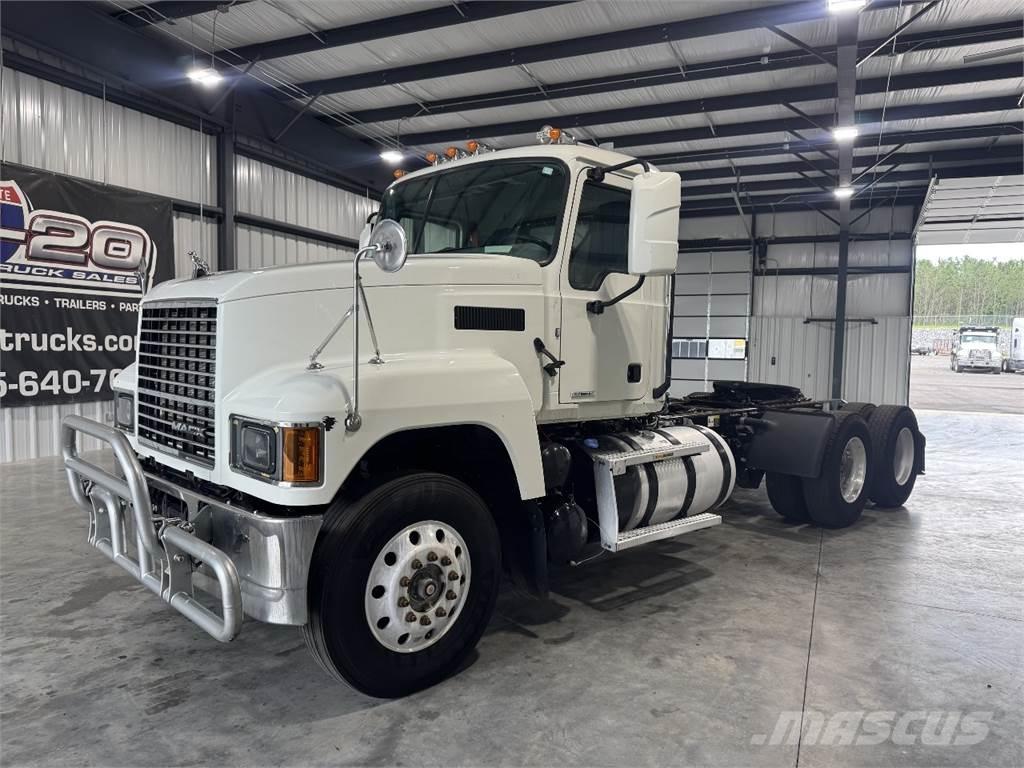 Mack Pinnacle 牵引车
