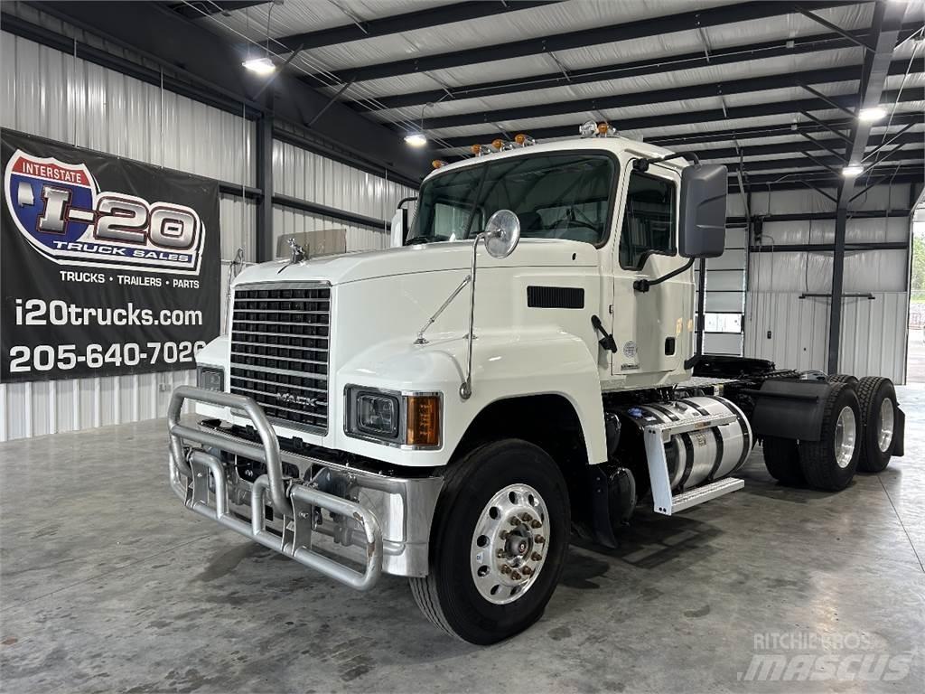 Mack Pinnacle 牵引车