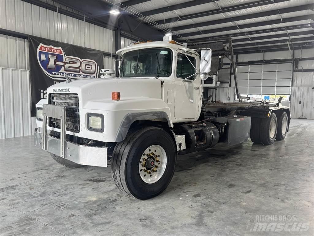 Mack RD690S 集装箱叉车