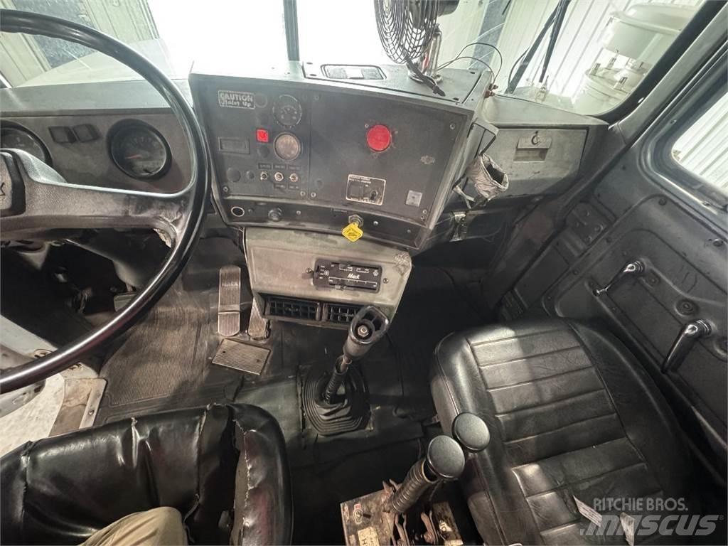 Mack RD690S 集装箱叉车