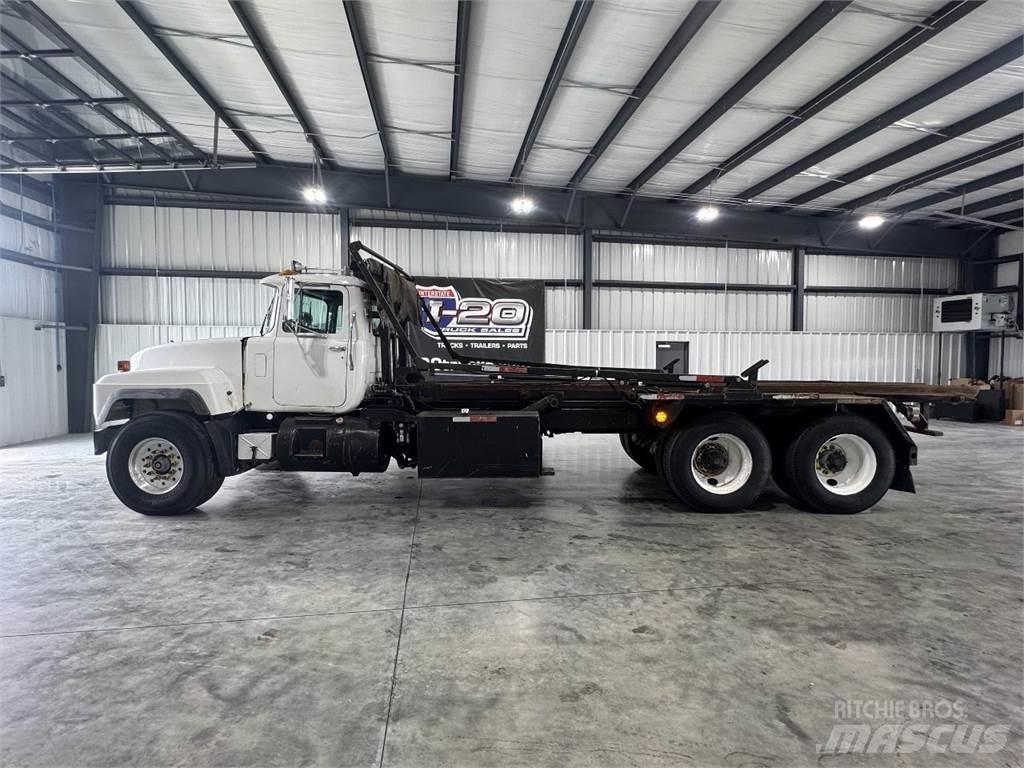 Mack RD690S 集装箱叉车
