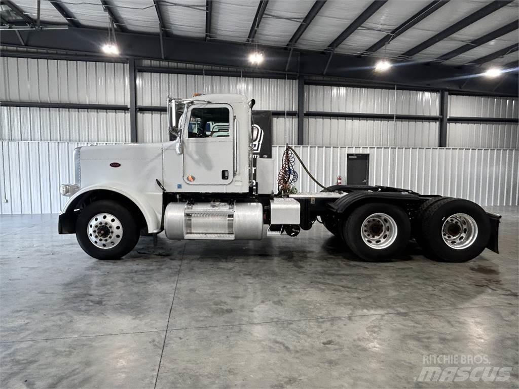 Peterbilt 389 牵引车