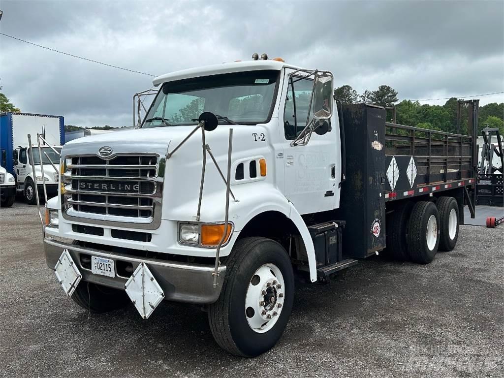 Sterling L7500 平板栏板货车