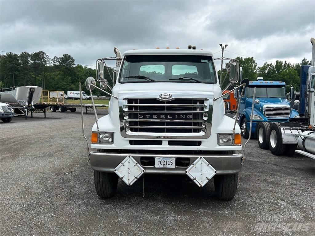 Sterling L7500 平板栏板货车