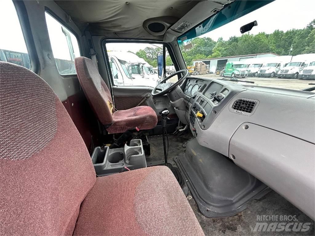 Sterling L7500 平板栏板货车