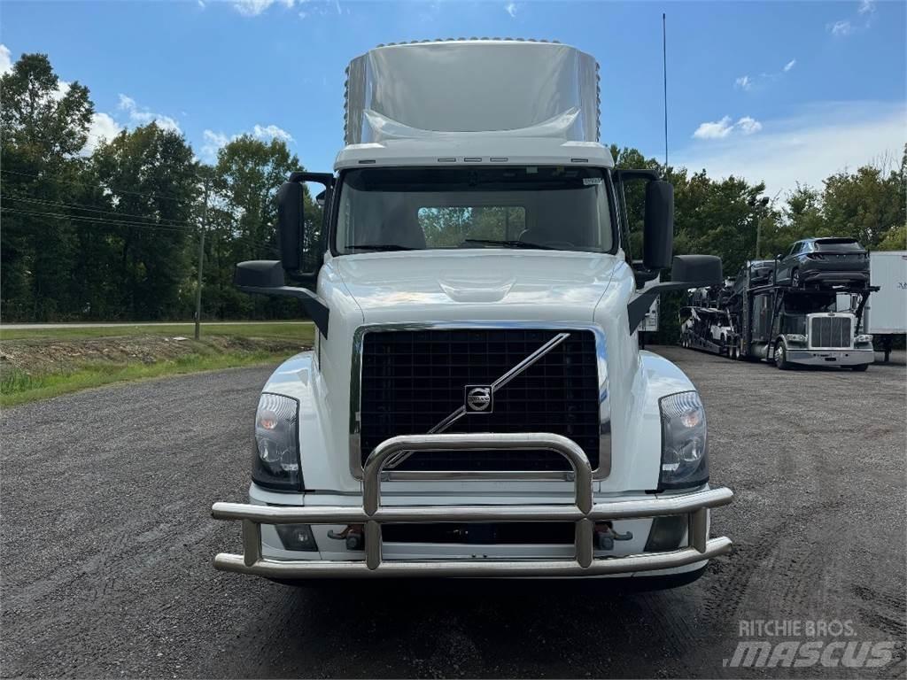 Volvo VNL42T300 牵引车