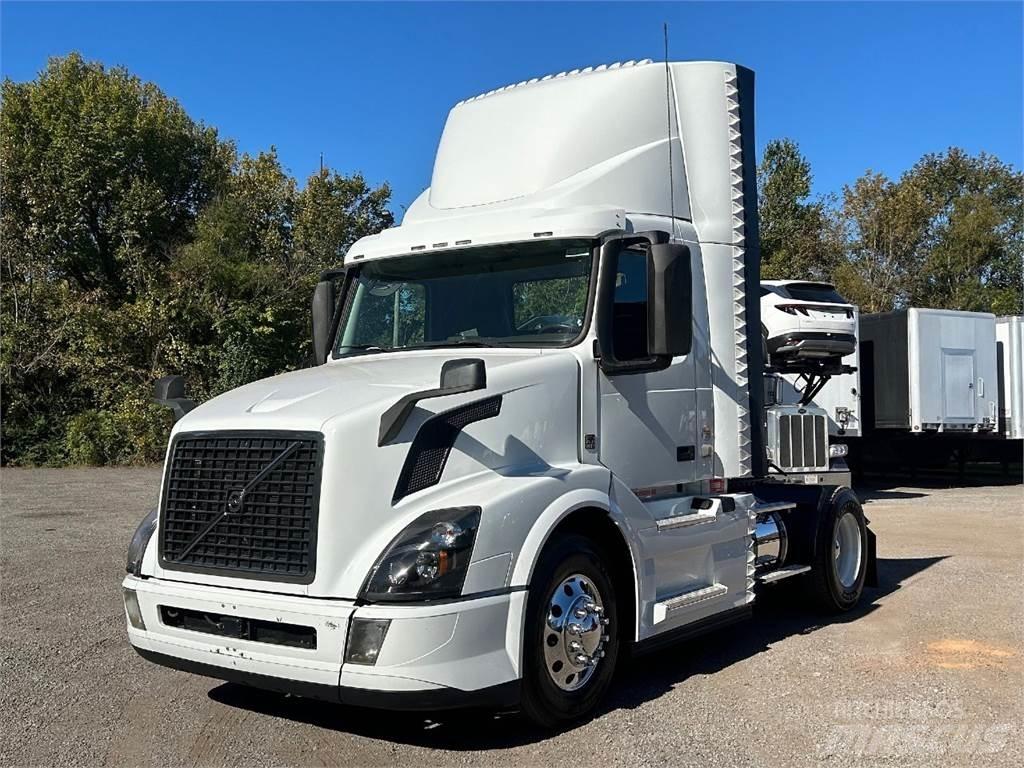 Volvo VNL42T300 牵引车