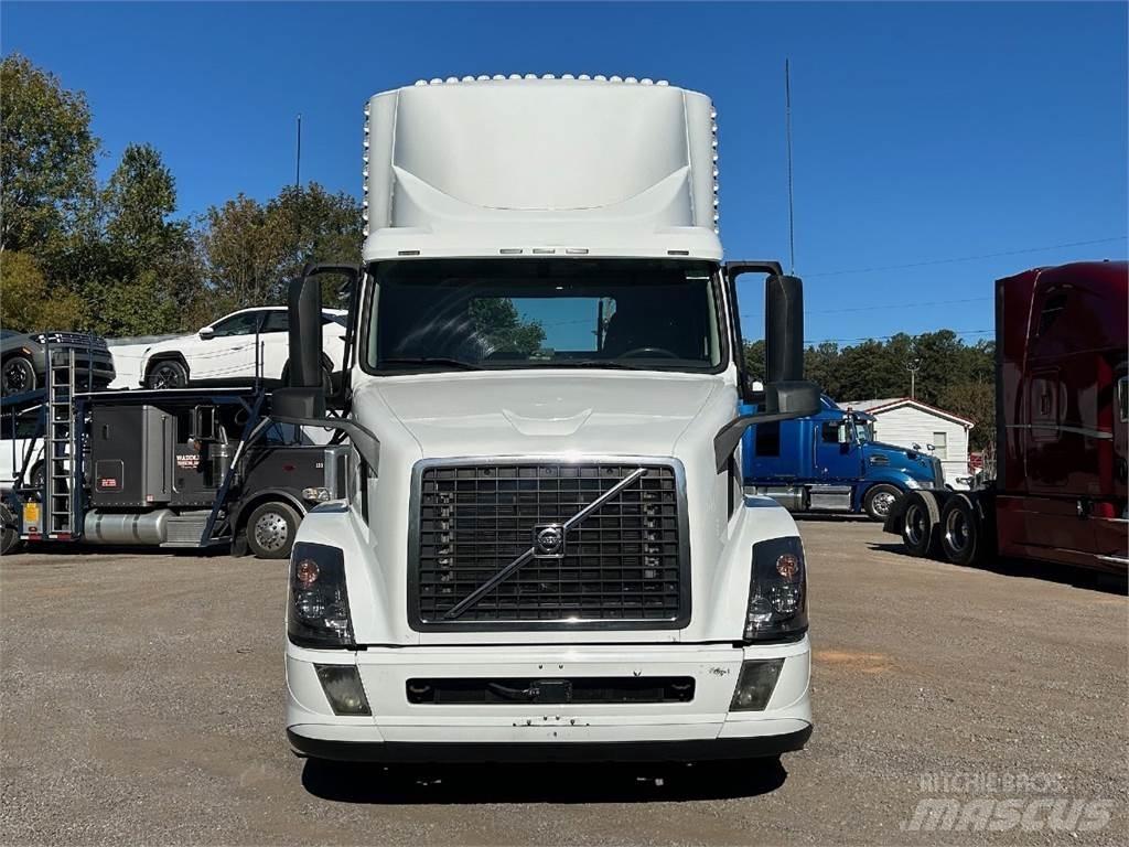 Volvo VNL42T300 牵引车