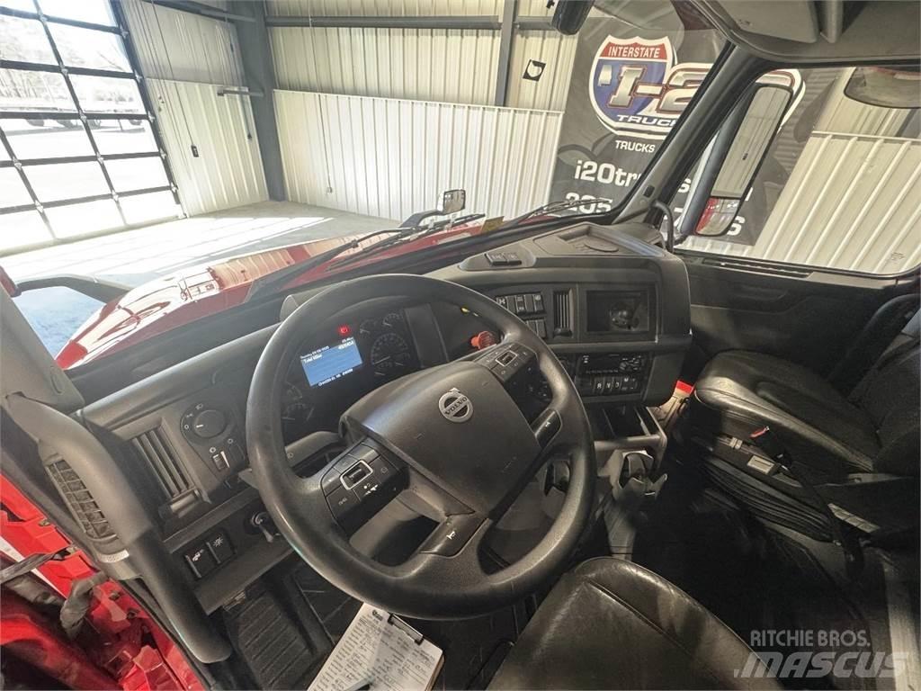 Volvo VNL64T740 牵引车