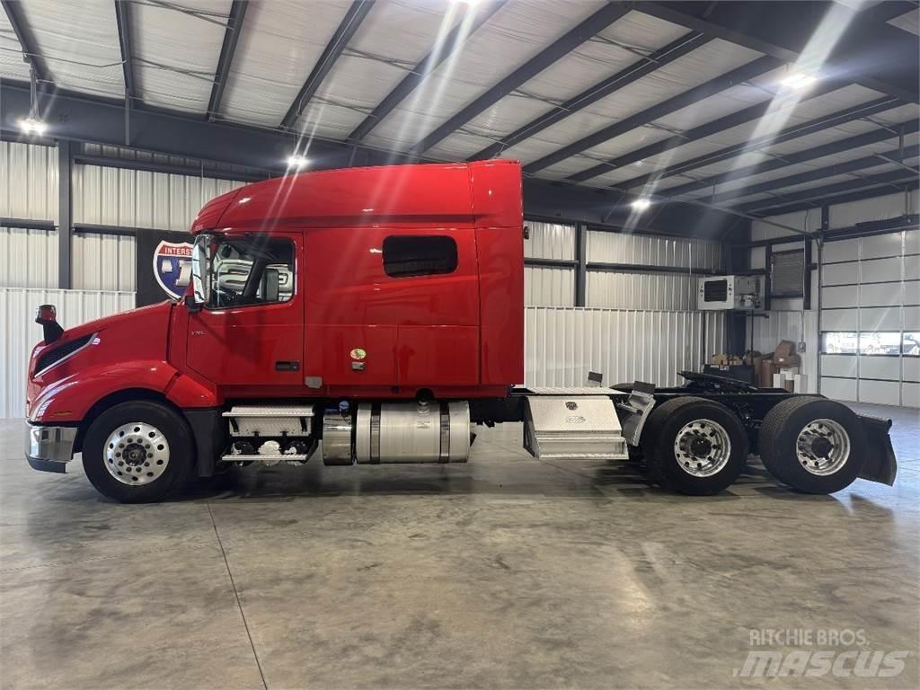 Volvo VNL64T740 牵引车