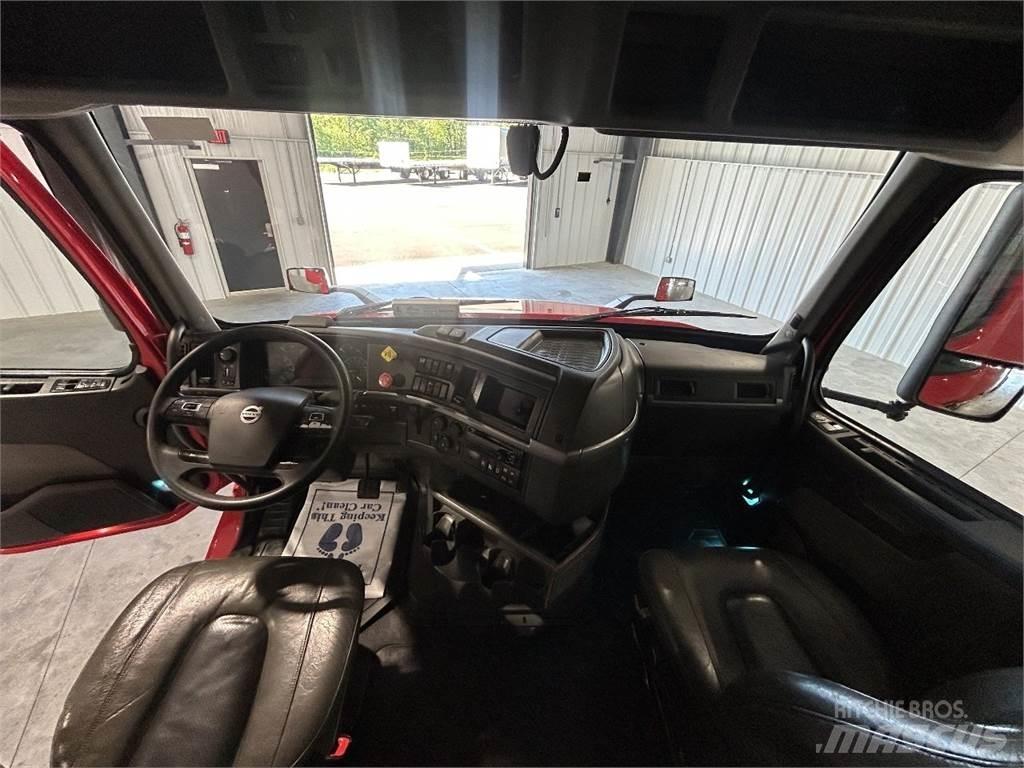 Volvo VNL64T740 牵引车