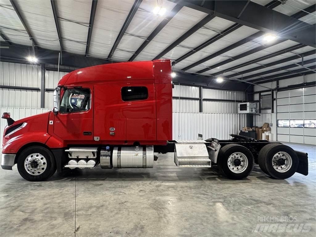 Volvo VNL64T740 牵引车