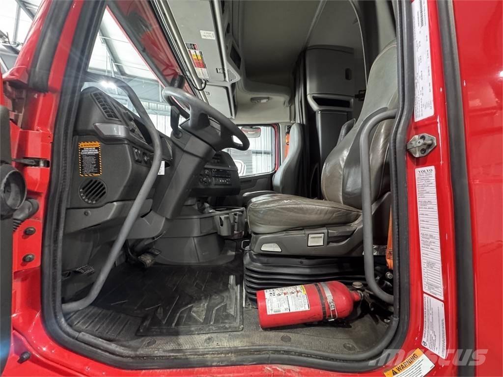 Volvo VNL64T740 牵引车