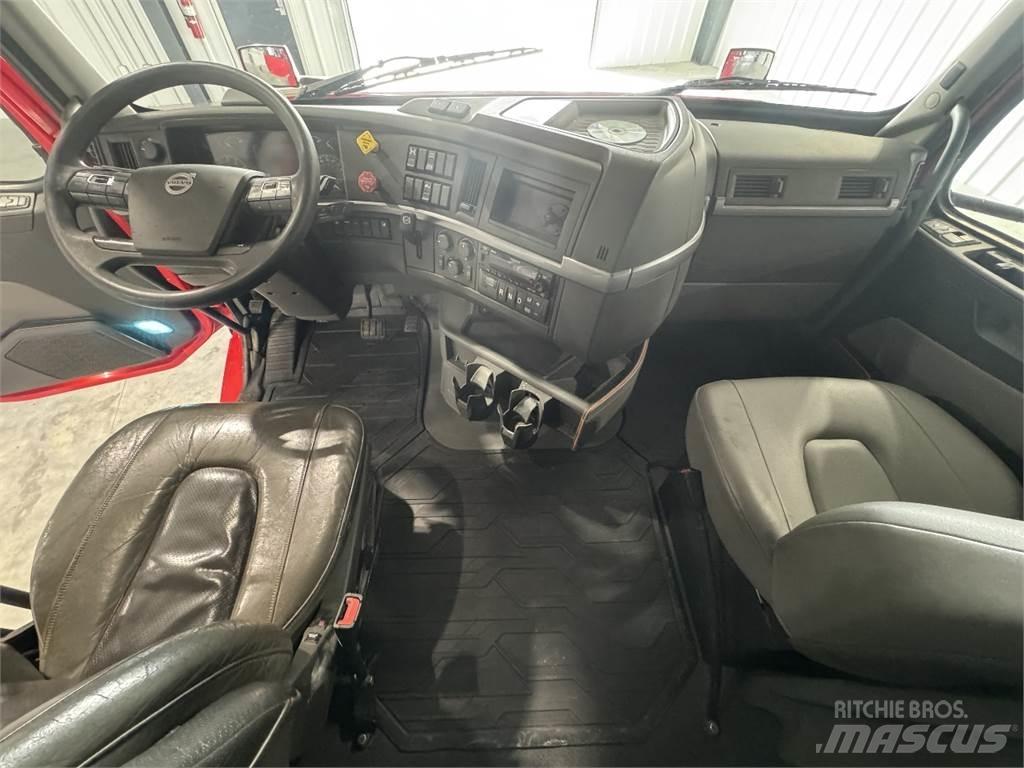 Volvo VNL64T740 牵引车