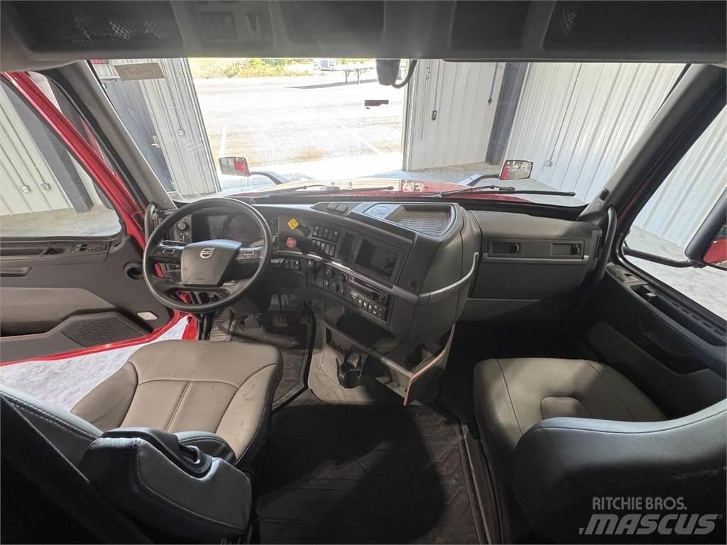 Volvo VNL64T740 牵引车