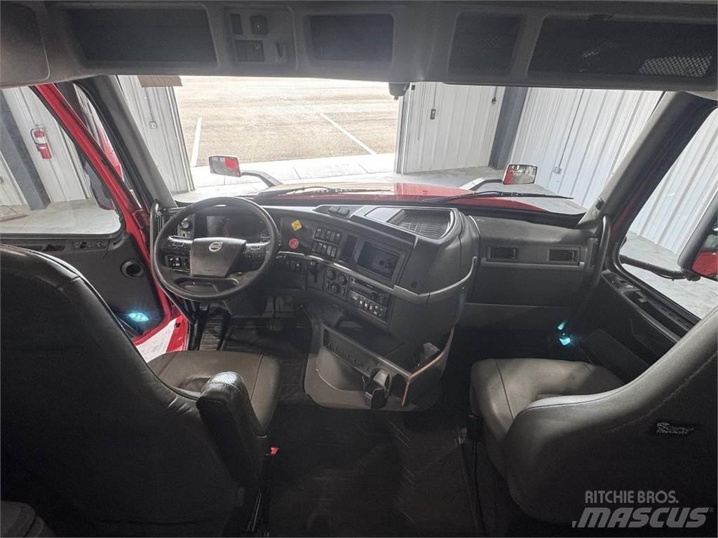 Volvo VNL64T740 牵引车