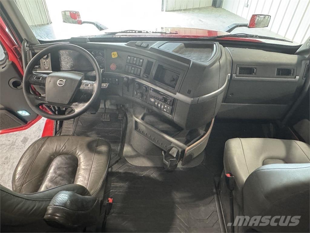 Volvo VNL64T740 牵引车