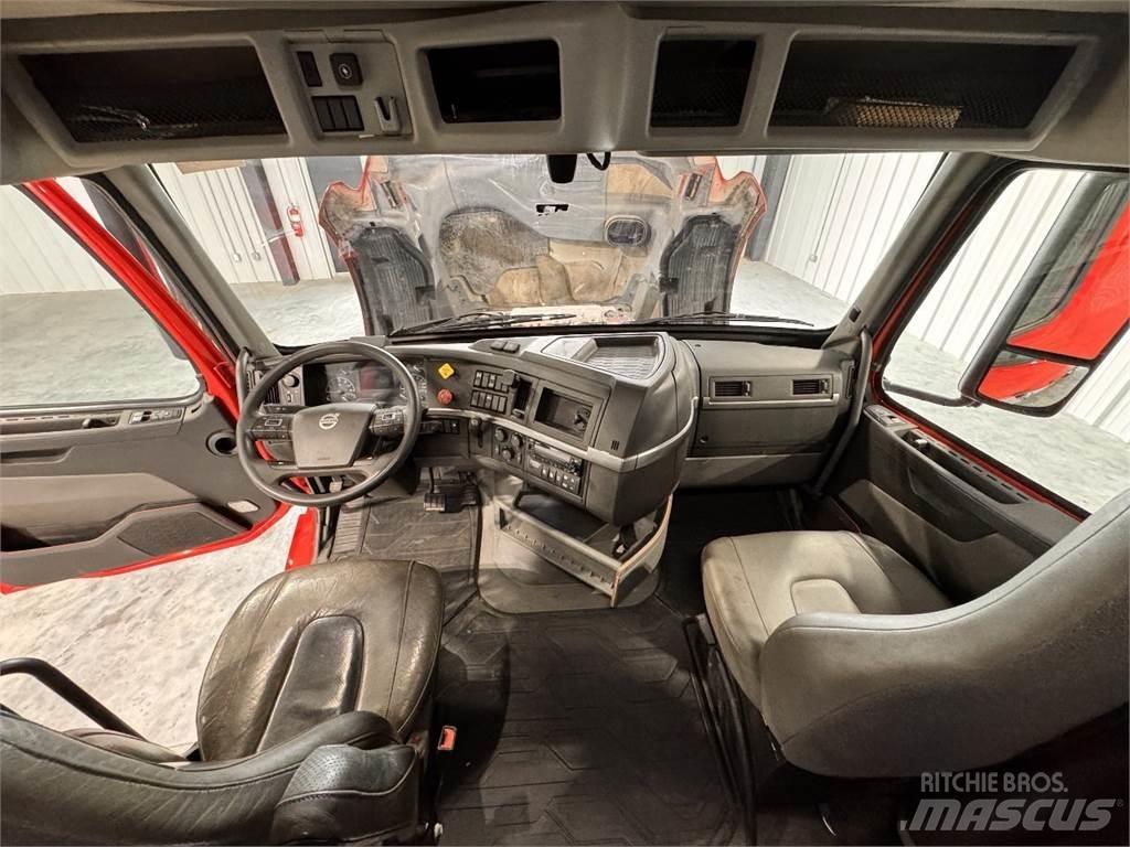 Volvo VNL64T740 牵引车