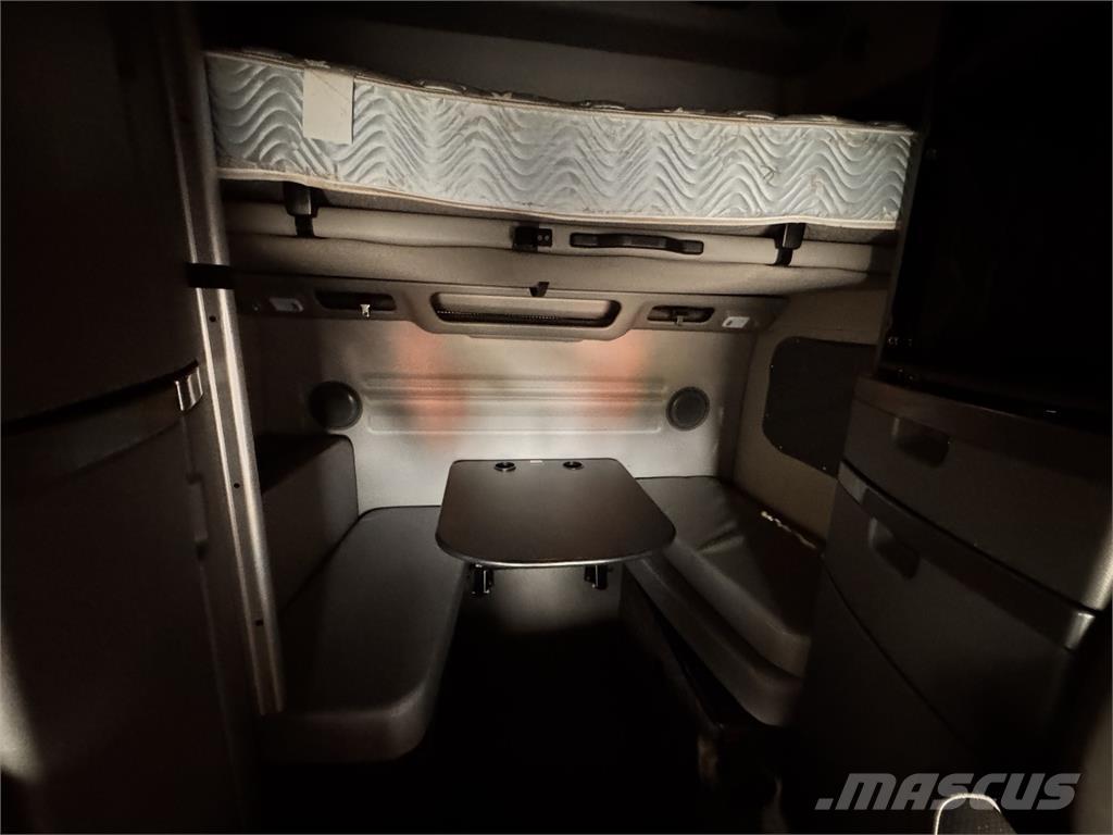 Volvo VNL860 牵引车