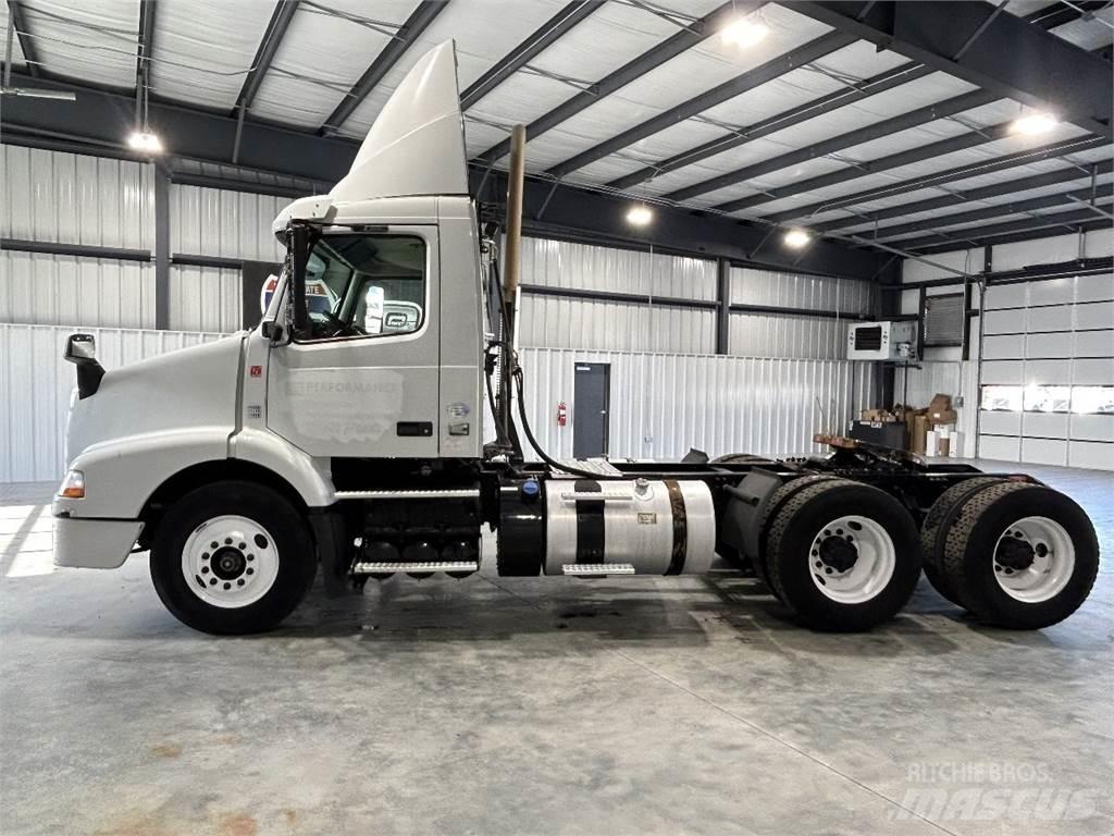 Volvo VNM 牵引车