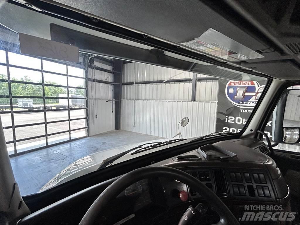 Volvo VNM 牵引车